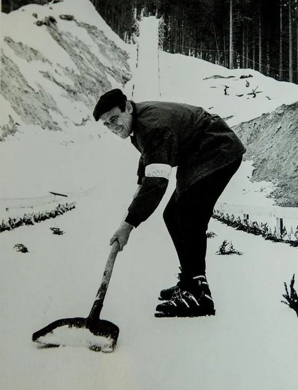Albin Rogelj se je še posebej proslavil s 110 metrov dolgim poletom na mednarodni prireditvi na Bloudkovi letalnici v Planici leta 1950. FOTO: Osebni Arhiv
