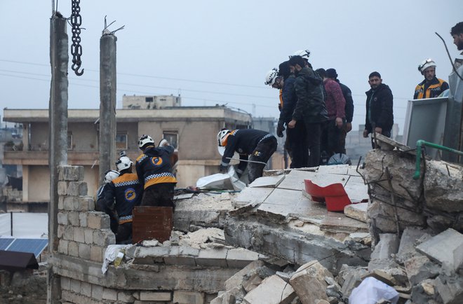 Posnetek iz Azaza v Siriji. FOTO: Mahmoud Hassano/Reuters
