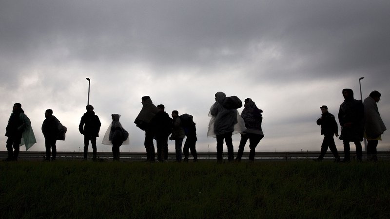 Fotografija: Več kot polovica ljudi, ki pridejo v EU, ne bo nikoli dobila uradnega statusa azilanta v Evropi. FOTO: Oliver Bunic/AFP
