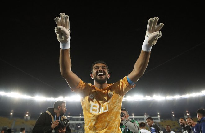 Takole se je veselil vratar Arabcev Abdullah Al-Mayouf. FOTO: Andrew Boyers/Reuters
