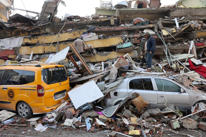 Že zdaj je ponedeljkova kataklizma osmi najbolj smrtonosen potres v 21. stoletju. FOTO: Umit Bektas/Reuters
