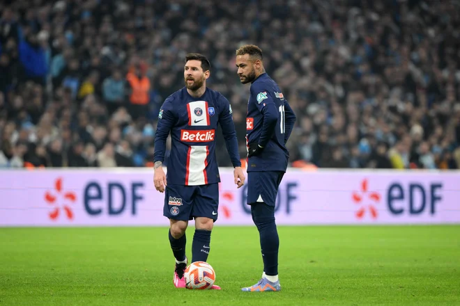 Lionel Messi in Neymar sta bila na štadionu Velodrome z mislimi že pri Bayernu. FOTO: Nicolas Tucat/AFP
