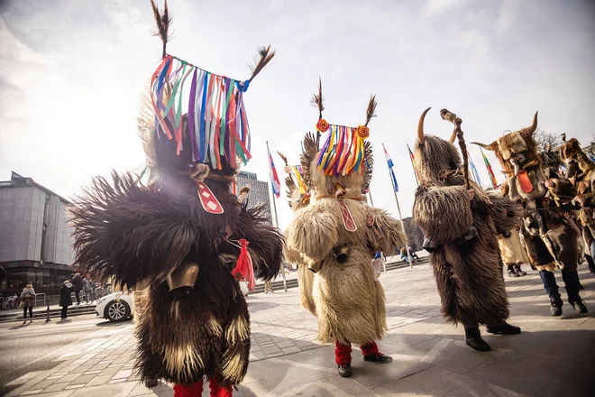 Kurenti so najbolj znan in razširjen tradicionalni pustni lik.  FOTO: Črt Piksi/Delo
