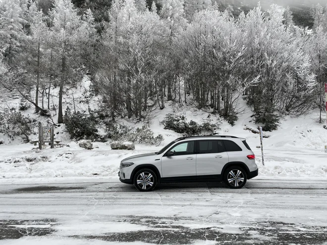 EQB ima vgrajen Mercedes-Benzov štirikolesni pogon 4matic. FOTO: Blaž Kondža
