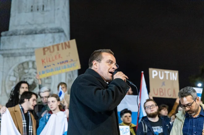Čedomir Stojković na protivojnem protestu v organizaciji Rusov, ki so po začetku vojne v Ukraijini pribežali v Srbijo. FOTO: Marko Risović