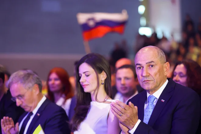V SDS so se naskoka na upokojence dobro lotili, ker se je ta prostor spraznil po volitvah, ko sta iz državnega zbora izpadli stranki Desus in SAB. FOTO: Borut Živulović/Reuters

