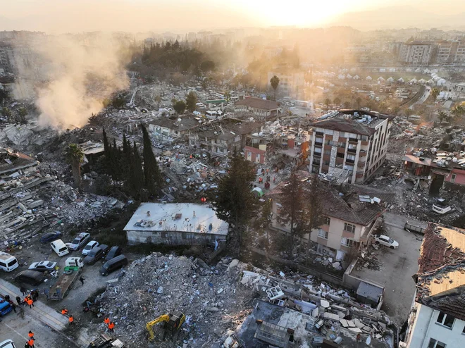 Škoda po potresih je že zdaj velikanska. FOTO: Emilie Madi/Reuters
