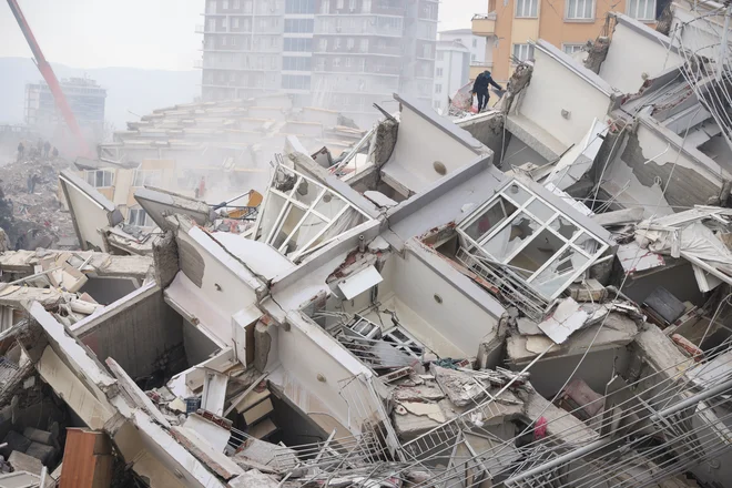 Uničenje v Turčiji. FOTO: Stoyan Nenov/Reuters
