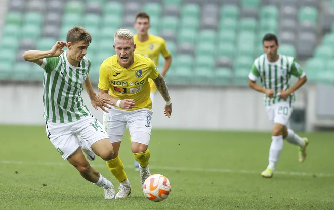 Na štadionu Stožice sta se merila mestna tekmeca Olimpija in Bravo. FOTO: Jože Suhadolnik/Delo
