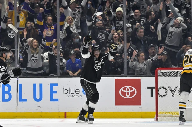 Takole se je Anže Kopitar veselil zmage hokejistov Los Angelesa, ki jim na poti proti končnici zelo dobro kaže.&nbsp;FOTO:&nbsp;Jayne Kamin-Oncea/USA&nbsp;Today Sports
