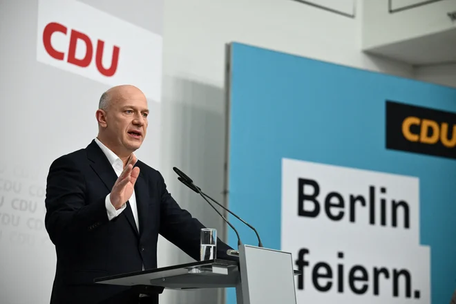 Kai Wegner iz CDU je veliki zmagovalec volitev v Berlinu, a zna se zgoditi, da koalicije ne bo mogel sestaviti. FOTO: Annegret Hilse/REUTERS