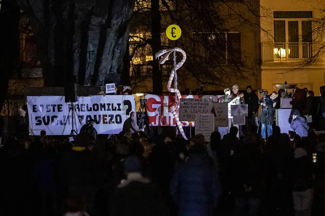 Vlada še ni uresničila obljub, vztrajajo v civilni pobudi Glas ljudstva. FOTO: Črt Piksi/Delo
