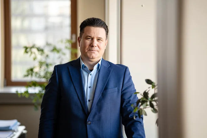 Pričakujemo, pravi Boštjan Košak, da se bodo v prihodnosti stvari spremenile tako, da po eni strani Telekom Slovenije ne bo obravnavan, kot da ima še vedno 50-odstotni tržni delež, po drugi strani pa pričakujemo večje prevzemanje odgovornosti in hitrejšo odzivnost regulatorjev.FOTO: Črt Piksi/Delo
