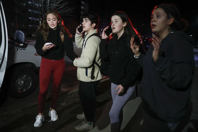 Takoj po streljanju je policija študente pozvala, naj zapustijo kampus. FOTO:&nbsp;AFP
