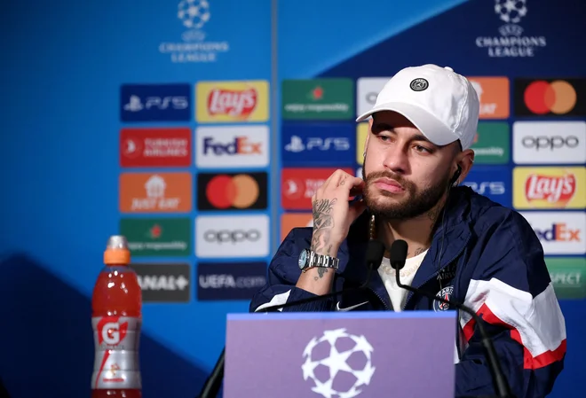 Adut PSG Neymar med novinarsko konferenco pred tekmo z Bayernom. FOTO: Franck Fife/AFP
