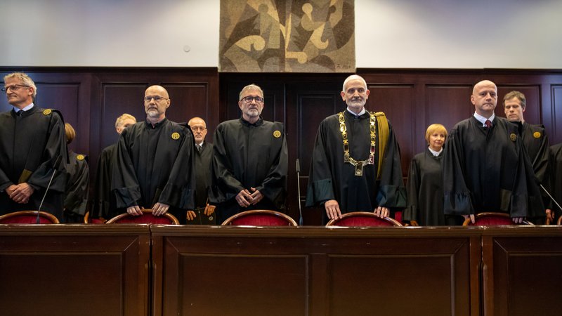Fotografija: Dosedanji predsednik vrhovnega sodišča Damijan Florjančič je ob začetku novega sodnega leta posle predal svojemu nasledniku Miodragu Đorđeviću. FOTO: Voranc Vogel/Delo
