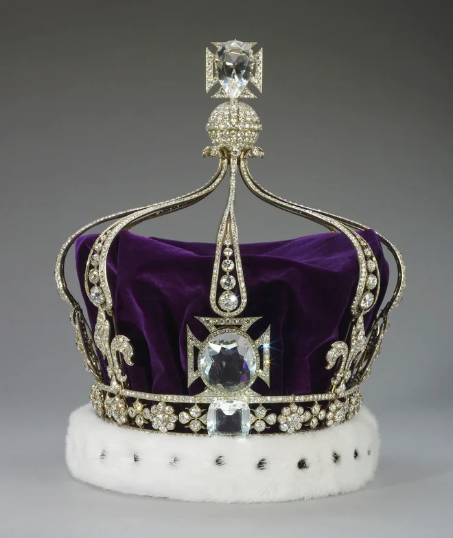 Krono kraljice Mary so že umaknili z rastave v londonskem Towru, da jo bodo predelali za Camillo. FOTO: Royal Collection Trust/Reuters
