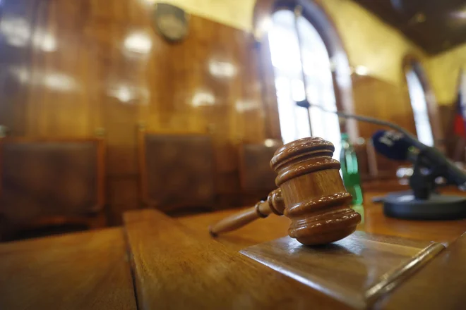 Izpodbijano ureditev je ustavno sodišče preverjalo z vidika njene skladnosti z načelom varstva zaupanja v pravo, ki posamezniku zagotavlja, da mu država njegovega pravnega položaja ne bo poslabšala arbitrarno. FOT: Leon Vidic/Delo
