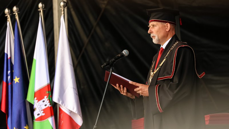 Fotografija: Rektor Univerze v Ljubljani Gregor Majdič je premiera Roberta Goloba opozoril na probleme, ki tarejo visoko šolstvo. FOTO: Črt Piksi
