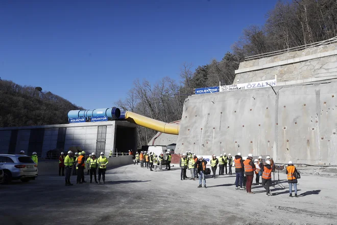 Vhod v najdaljši predor na trasi drugega tira iz doline Glinščica. FOTO: Leon Vidic/Delo
