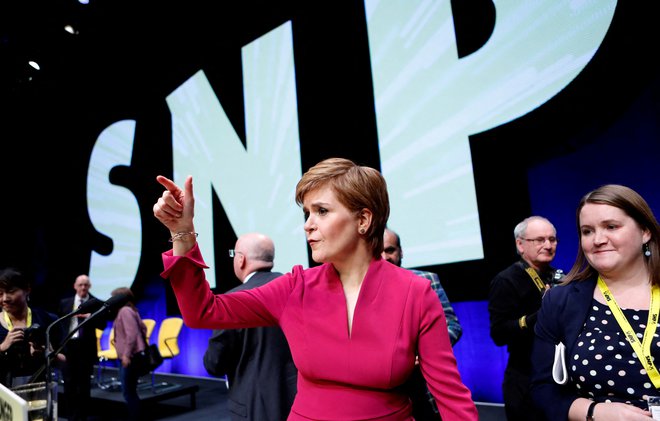 Nicola Sturgeon je vztrajala, da je bila njena odločitev rezultat daljšega razmisleka. Foto: REUTERS/Russell Cheyne
