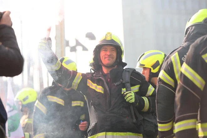 Protest profesionalnih vatrogasaca FOTO: Črt Piksi 