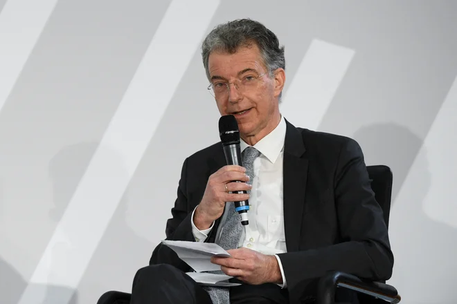 Predsedujoči Muenchenski varnostni konferenci Christoph Heusgen napoveduje, da bosta Nemčija in Rusija odnose znova lahko vzpostavili šele, ko se bo Rusija &quot;deputinizirala&quot;. FOTO:&nbsp;Annegret Hilse/REUTERS
