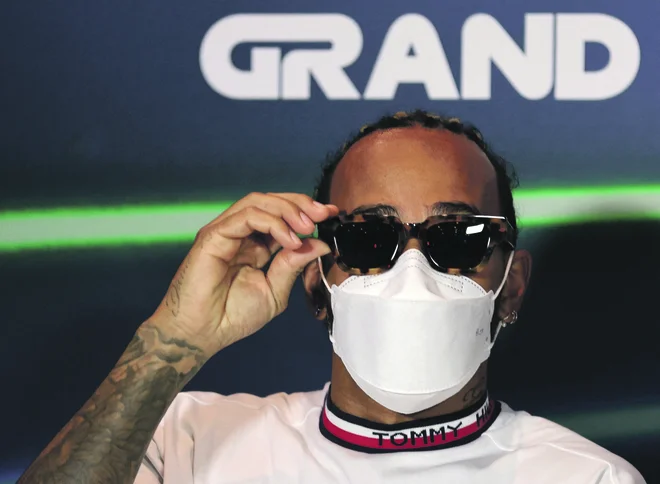 Lewis Hamilton med novinarsko konferenco. FOTO: Ahmed Yosri/Reuters
