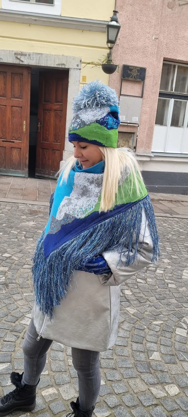 Oprava hostes, ki si jo je zamislila Barbara Plavec Brodnjak v sodelovanju z Uršo in Tomažem Dražem, spominja na planiško zimsko pravljico. FOTO: Arhiv Studia Draž
