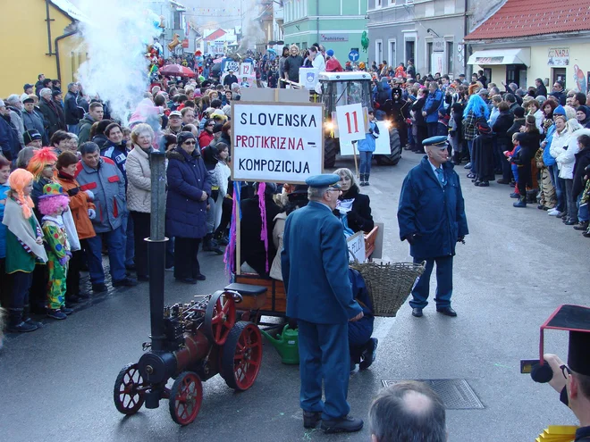Litijski karneval FOTO: Bojan Rajsek/Delo
