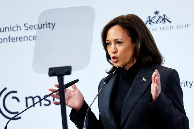 Kamala Harris je tudi pozdravila uspeh Ukrajine v njenem uporu proti ruskem agresorju. FOTO: Wolfgang Rattay/Reuters