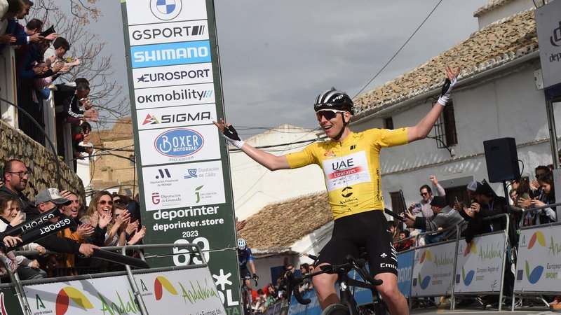 Fotografija: Tadej Pogačar je z uspehom v 4. etapi dirke po Andaluziji dosegel mejnik 50 zmag med profesionalci. FOTO: Vueltaandalucia.es
