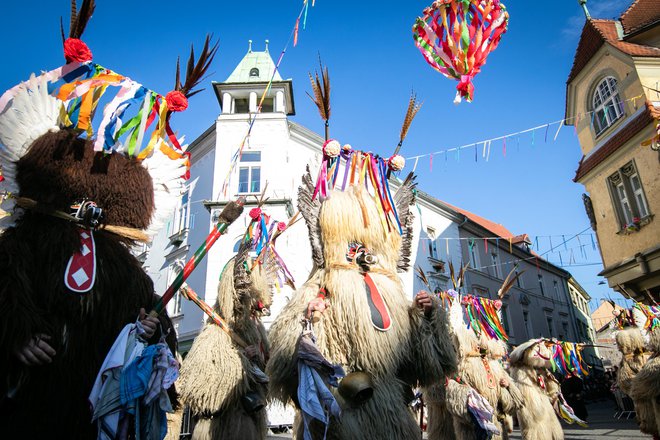 Mednarodna karnevalska povorka, kjer seveda ni manjkalo kurentov in drugih tradicionalnih likov, je tudi danes preplavila ptujske ulice. FOTO: Niko Časar/ Mediaspeed
