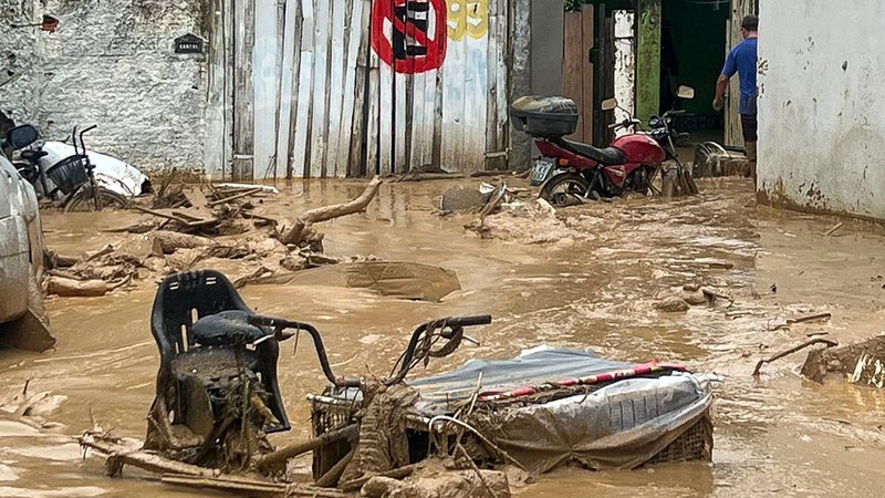 Fotografija: Guverner São Paula Tarcisio de Freitas je razglasil izredne razmere v petih najhuje prizadetih priobalnih mestih. FOTO: Nelson Almeida/AFP
