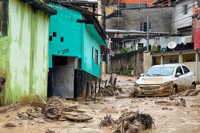 Uničujoče posledice naravne nesreče ... FOTO: Nelson Almeida/AFP
