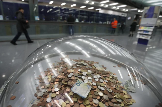 Prebivalci so vloge lani povečali za 1,8 milijarde evrov. FOTO: Leon Vidic/Delo
