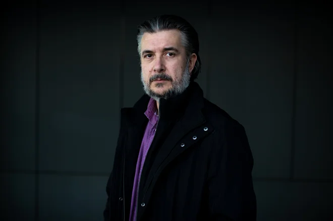 Ognjen Zeljić je avtor glasbe, besedil in pevec zasedbe Bogunov. FOTO: Voranc Vogel/Delo
