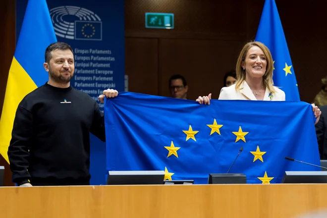 Roberta Metsola z Volodimirjem Zelenskim. FOTO: Daina Le Lardic/eu 2023 via Reuters
