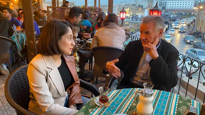 Michael Palin v Iraku. Foto TVS