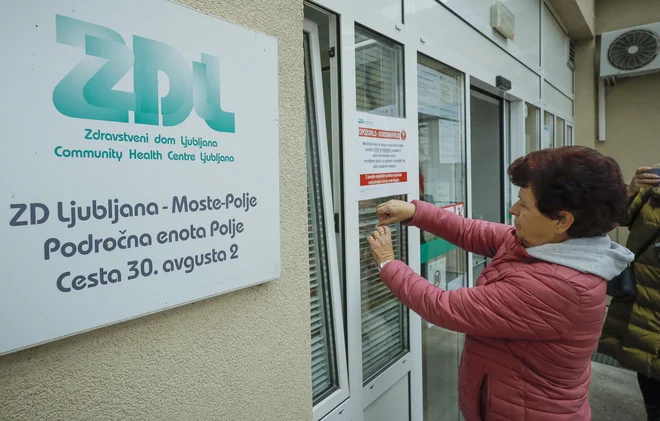 Zdaj se vse težave, ki smo jih napovedovali, usmerjajo le v iskanje krivca pri vodstvu ZD Ljubljana. Vse to pa zelo slabo vpliva na odnos pacientov do naših zaposlenih, pravi osem predstojnikov enot ZD Ljubljana. FOTO: Jože Suhadolnik/Delo