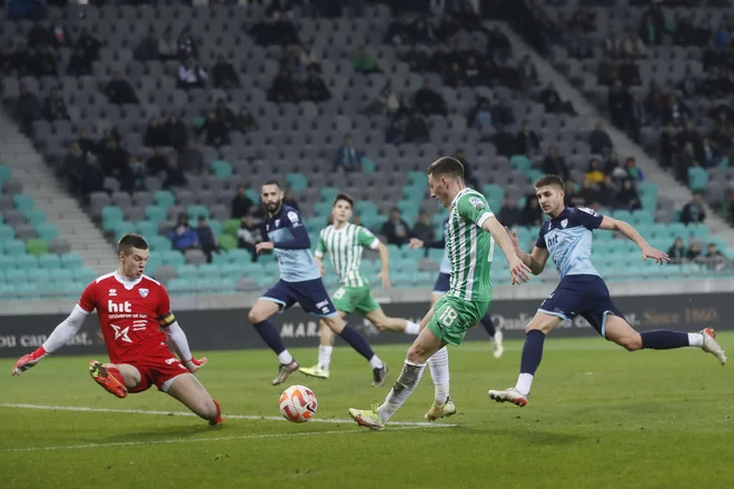 Prizor s tekme med Olimpijo in Gorico v Stožicah. FOTO: Leon Vidic/Delo
