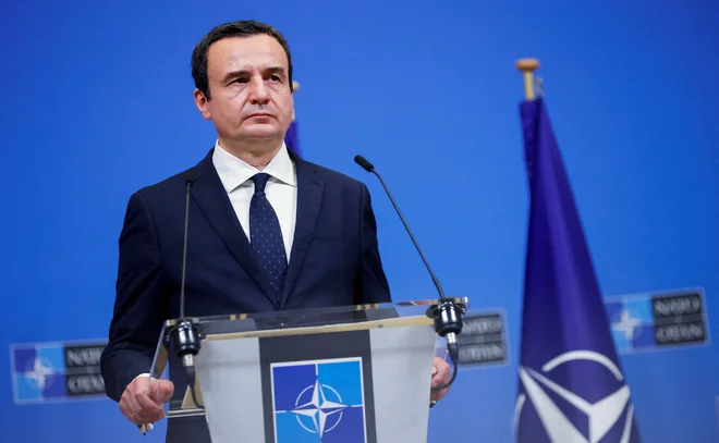 Predsednik vlade Kosova Albin Kurti zanika namigovanja, da je financiral svojo predvolilno kampanjo s spornim denarjem iz Slovenije, tovrstne obtožbe razume kot del predvolilnega boja v Sloveniji. Foto Johanna Geron Reuters
