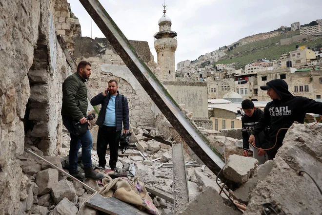 Posledice izraelskega bombardiranja na območju Gaze. FOTO:&nbsp;Zain Jaafar/AFP
