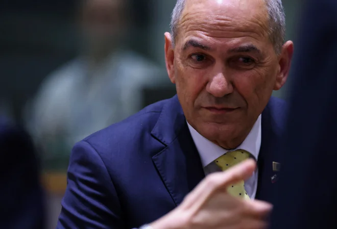 SDS, ki jo vodi Janez Janša, naj bi kot dokazilo za nekaj prejetih brezplačnih storitev predložila fiktivne listine.&nbsp;FOTO: Johanna Geron/Reuters
