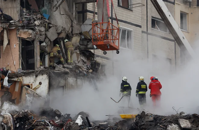 Kitajska v 12 točkah predloga med drugim poziva k pogajanjem, vzpostavitvi humanitarnih koridorjev in opustitvi sankcij. FOTO:&nbsp;Clodagh Kilcoyne/Reuters
