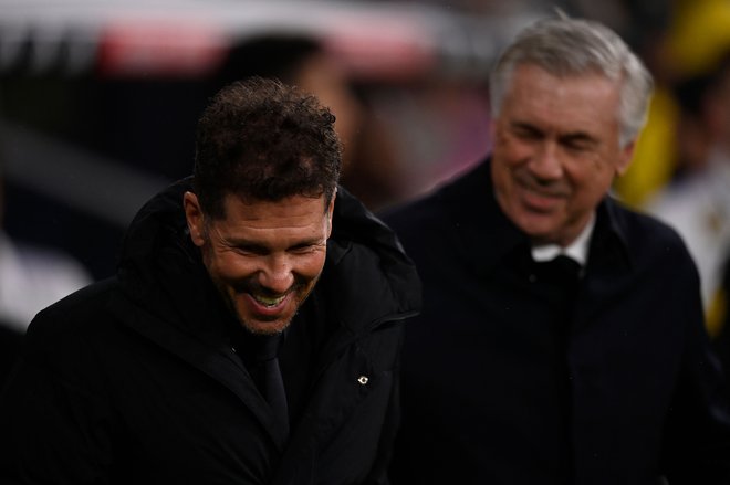 Trenerja Diego Simeone in Carlo Ancelotti. FOTO: Oscar Del Pozo/AFP
