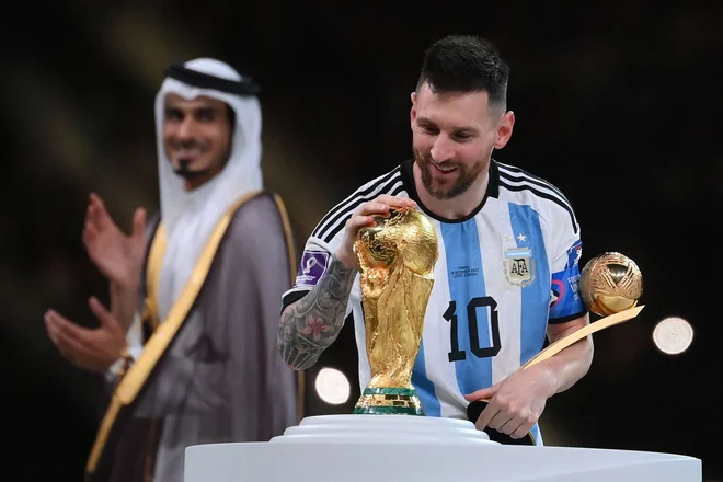 Lionel Messi, lani svetovni prvak z Argentino, naj bi drevi prejel v roke novo priznanje Fife.&nbsp;FOTO: Franck Fife/AFP
