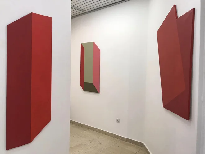 Borut Popenko med vzorniki navaja tako velikane abstraktne umetnosti, kot sta Mark Rothko in Ellsworth Kelly, kot sodobnike, med drugimi Petra Halleyja. FOTO: arhiv UGM Studia
