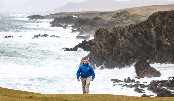 »Vzamemo oskarja za katerokoli od devetih nominacij. Nismo izbirčni,« je dejal Chris McCarthy, ki vodi turistični urad na otoku Achill. FOTO: Paul Faith/AFP
