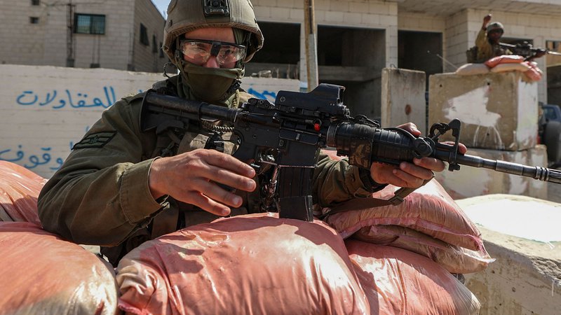 Fotografija: Potem ko je oboroženi Palestinec v bližini Jeriha ubil dva judovska priseljenca, je sledilo brutalno, množično maščevanje. FOTO: Jaafar Ashtiyeh/AFP
